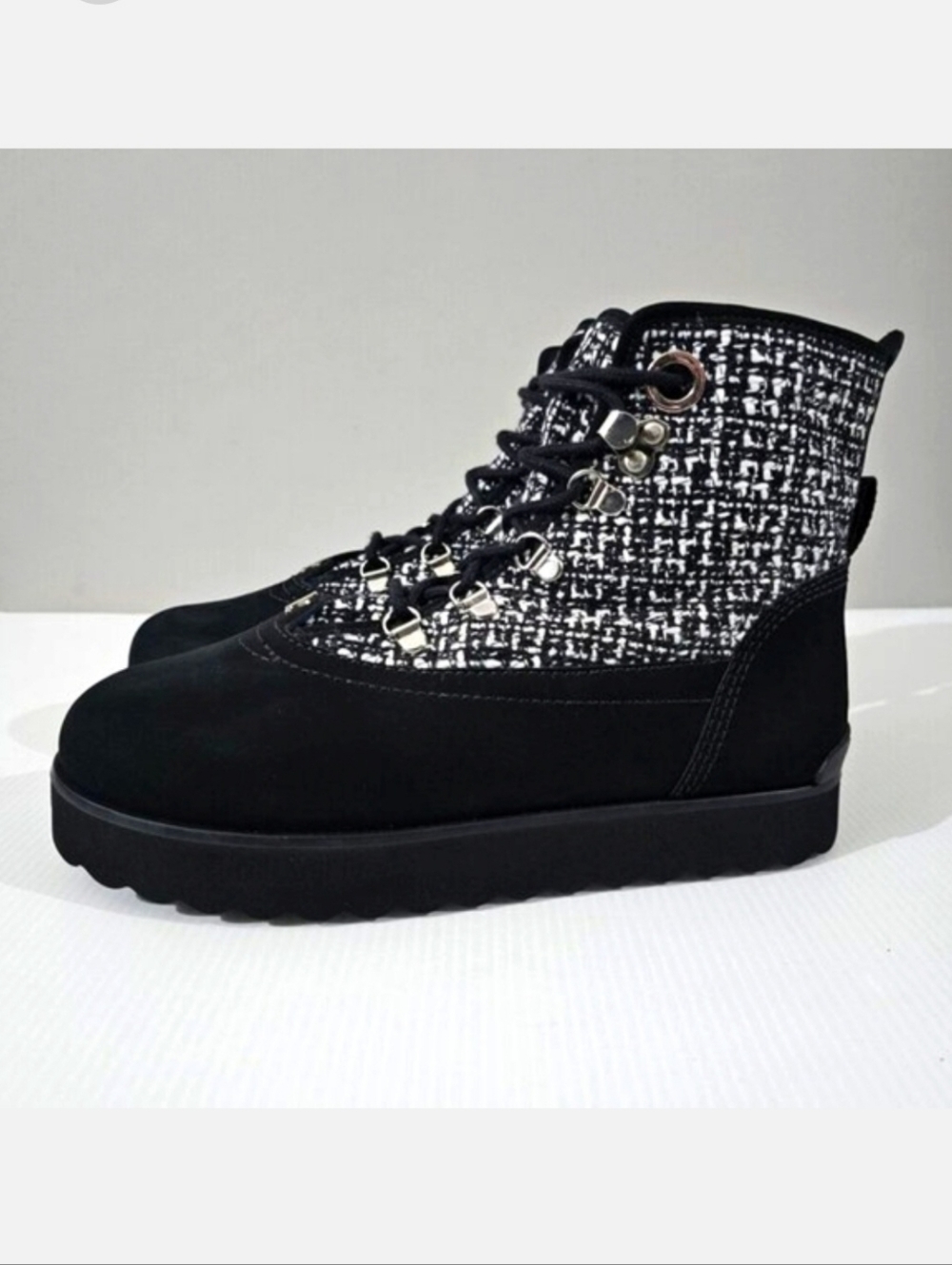NEW Larroude Vail Ankle Bootie Womens 8.5 Black White Tweed Leather Winter Cozy